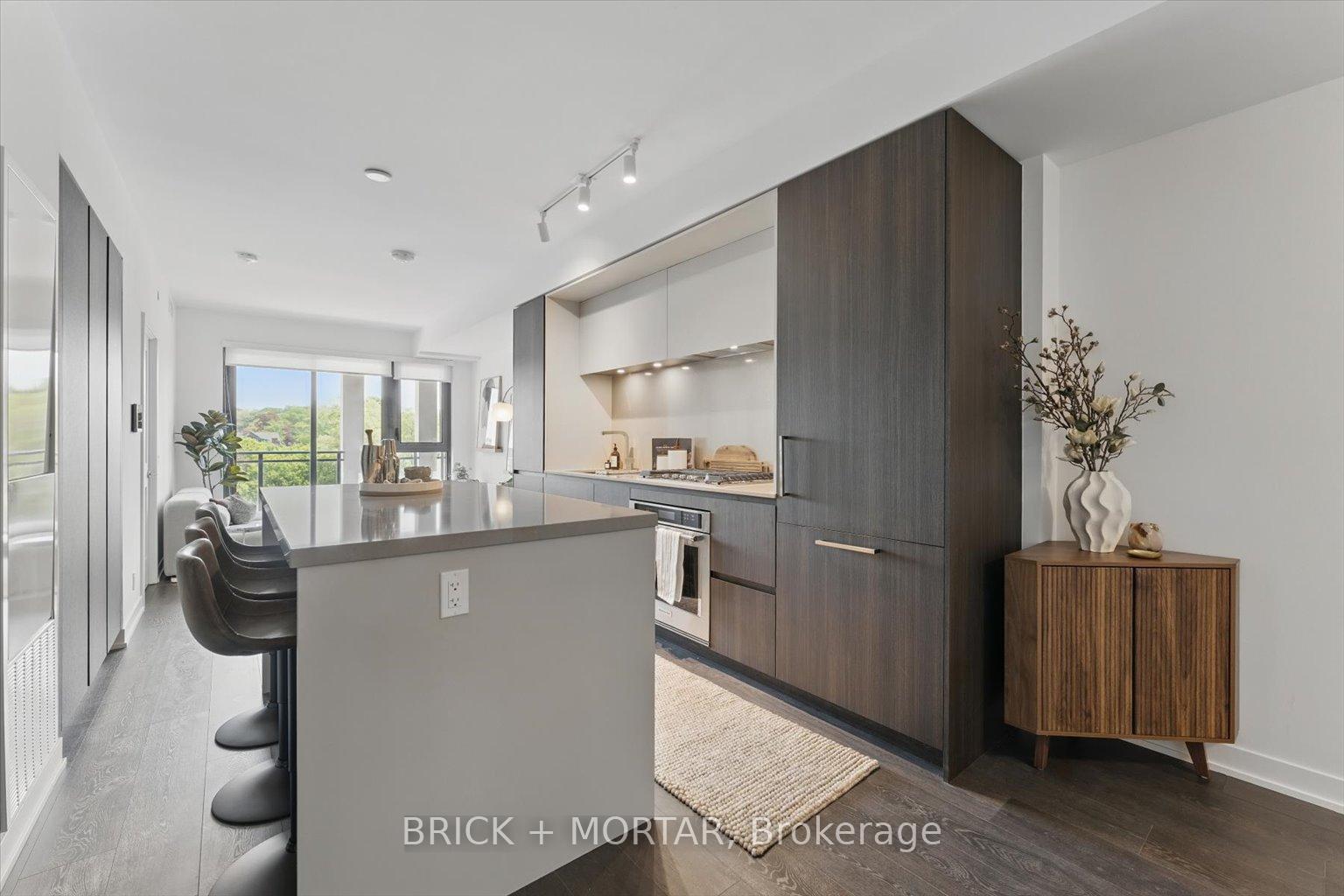 2 Bedrooms Condo at 1 Hillsdale, Toronto For sale