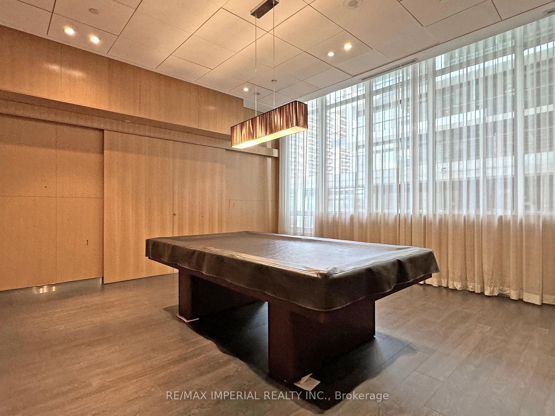 2 Bedrooms Condo at 25 Broadway, Toronto For sale