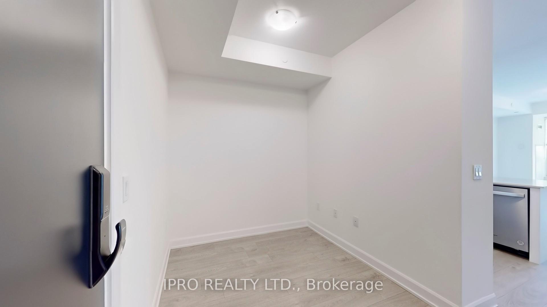 2 Bedrooms Condo at 3200 William Coltson, Oakville For sale
