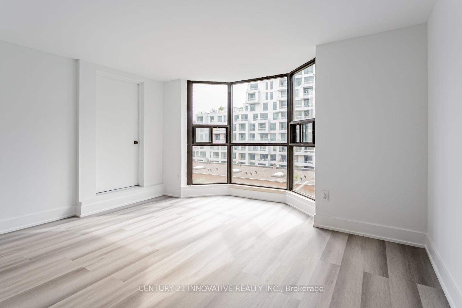 3 Bedrooms Condo at 188 Spadina, Toronto For sale