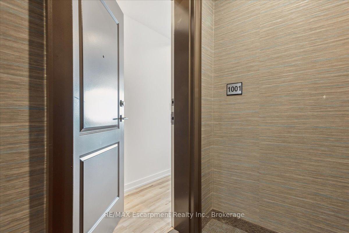 2 Bedrooms Condo at 450 Dundas,  Hamilton For sale