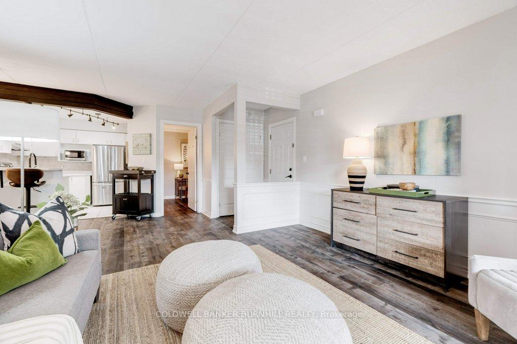 2 Bedrooms Condo at 2040 Cleaver,  Burlington For sale