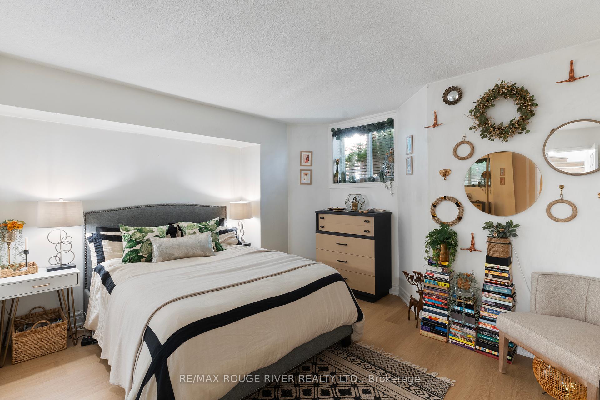 2 Bedrooms Condo at 32 Massey, Toronto For sale
