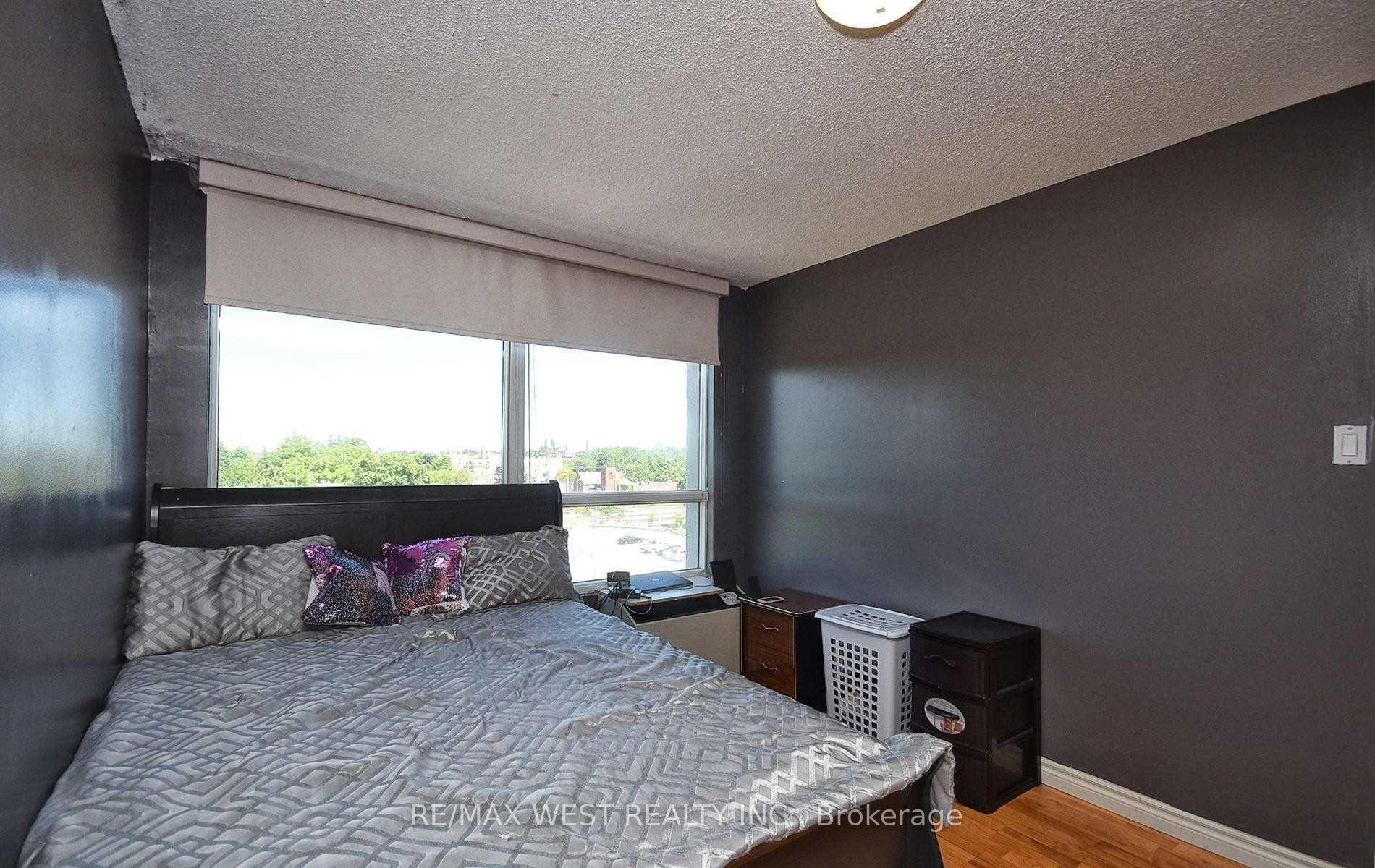 4 Bedrooms Condo at 1 Reidmount, Toronto For sale