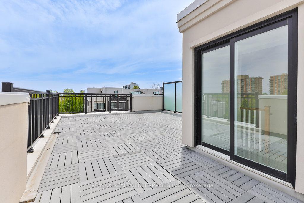 2 Bedrooms Condo at 657 Cricklewood, Mississauga For sale