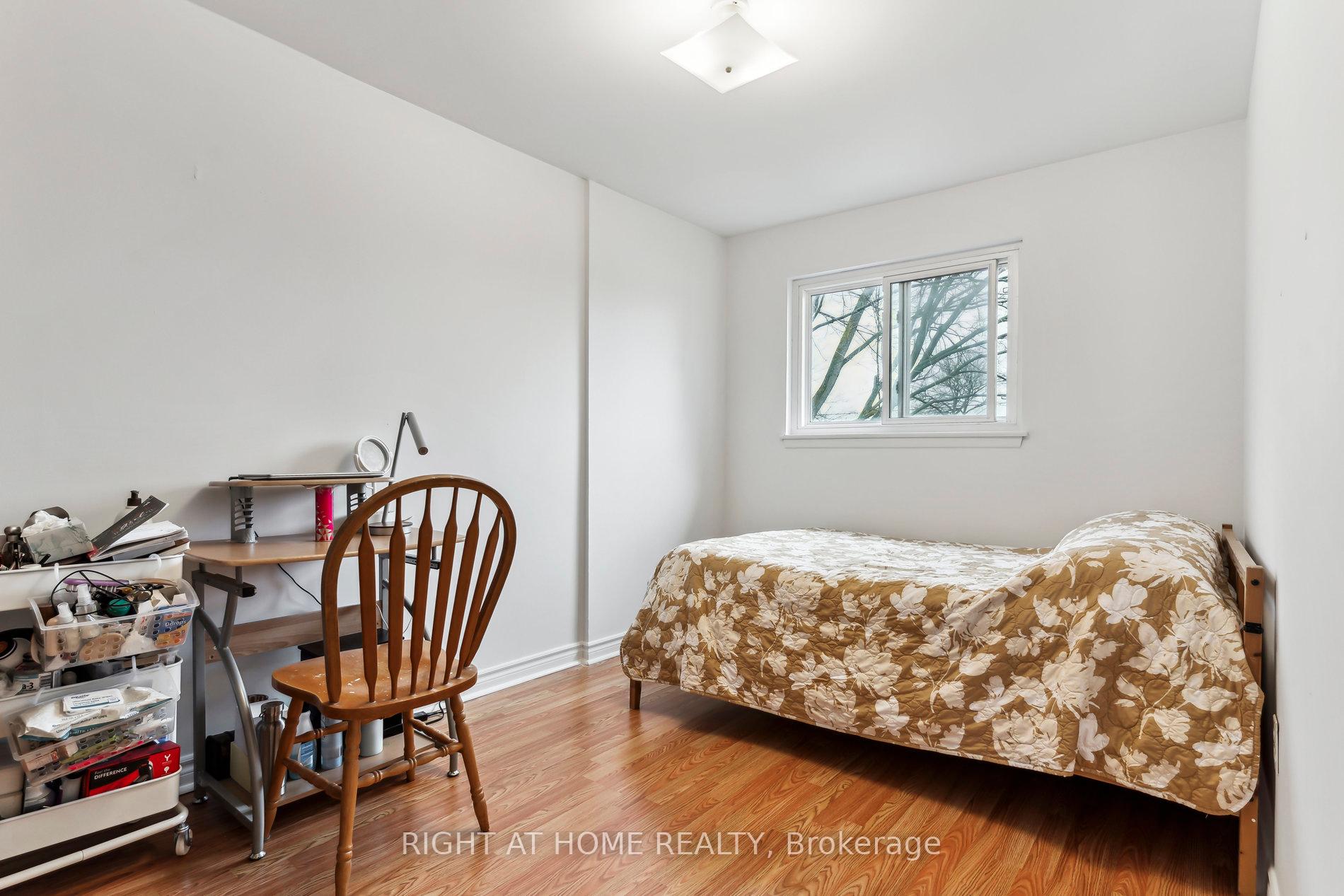 6 Bedrooms Condo at 44 Chester Le, Toronto For sale