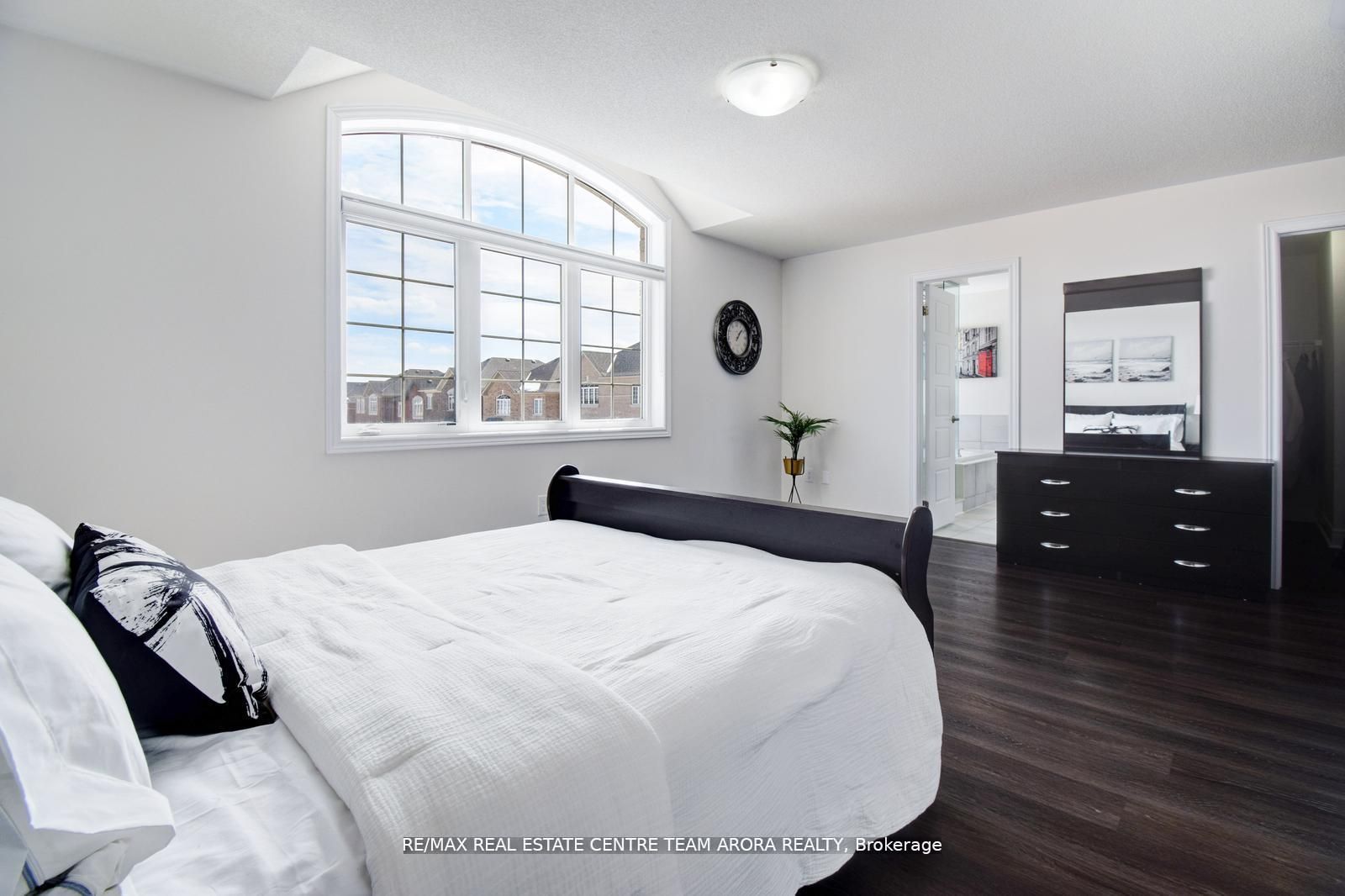 38 Rosewell Crescent