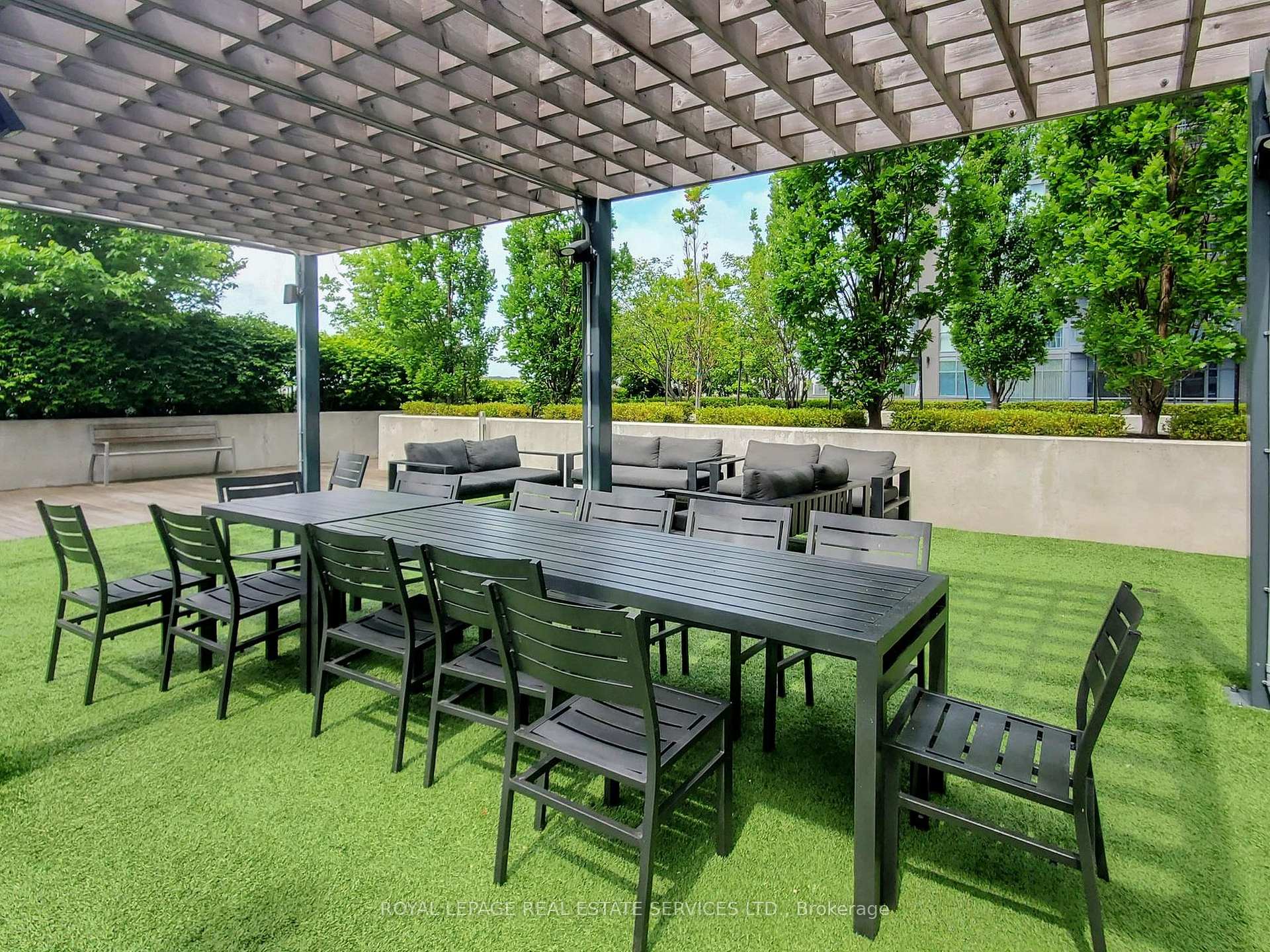 3 Bedrooms Condo at 5025 Four Springs, Mississauga For sale