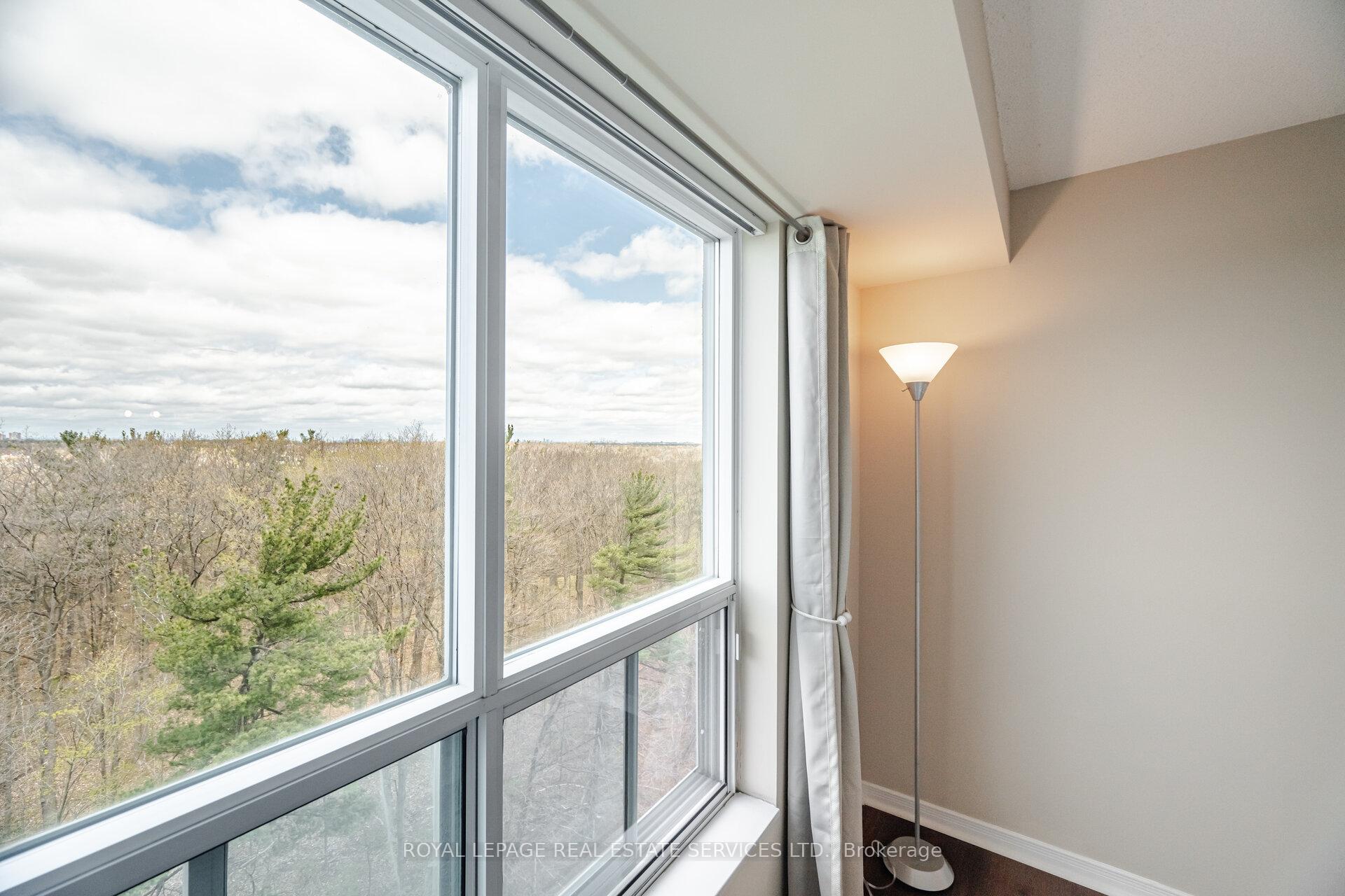 2 Bedrooms Condo at 2585 Erin Centre,  Mississauga For sale