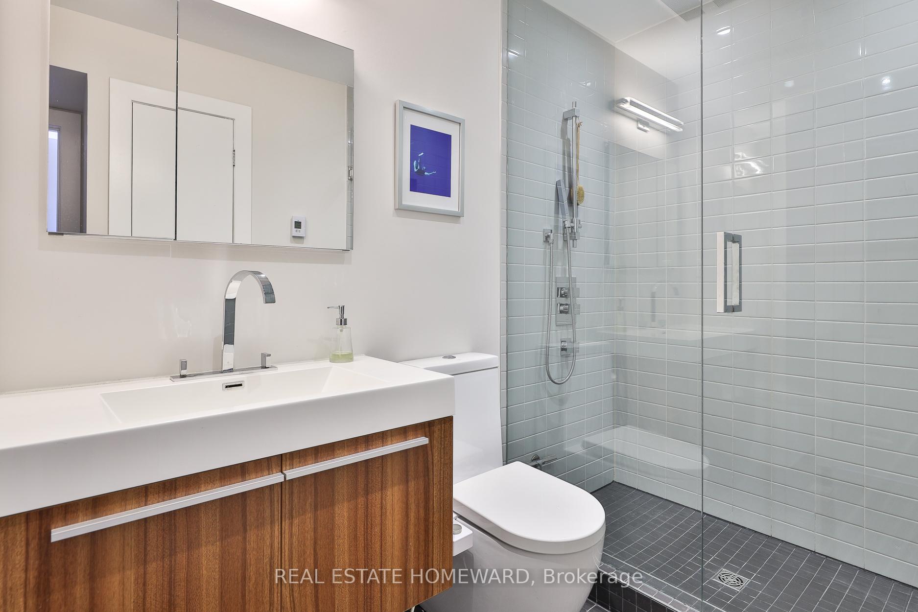 3 Bedrooms Condo at 36 Rusholme Park, Toronto For sale