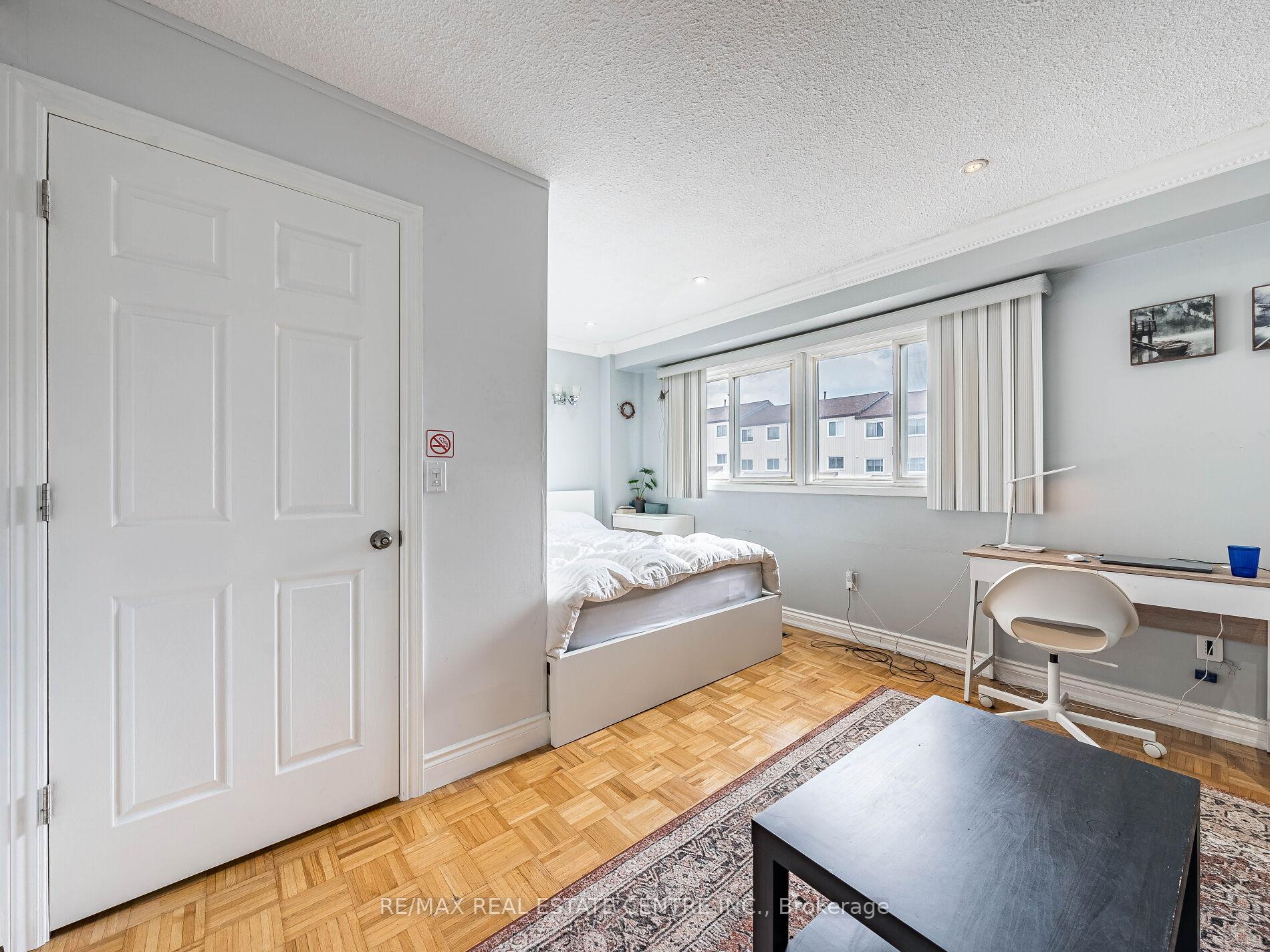 5 Bedrooms Condo at 34 San Roberto, Toronto For sale