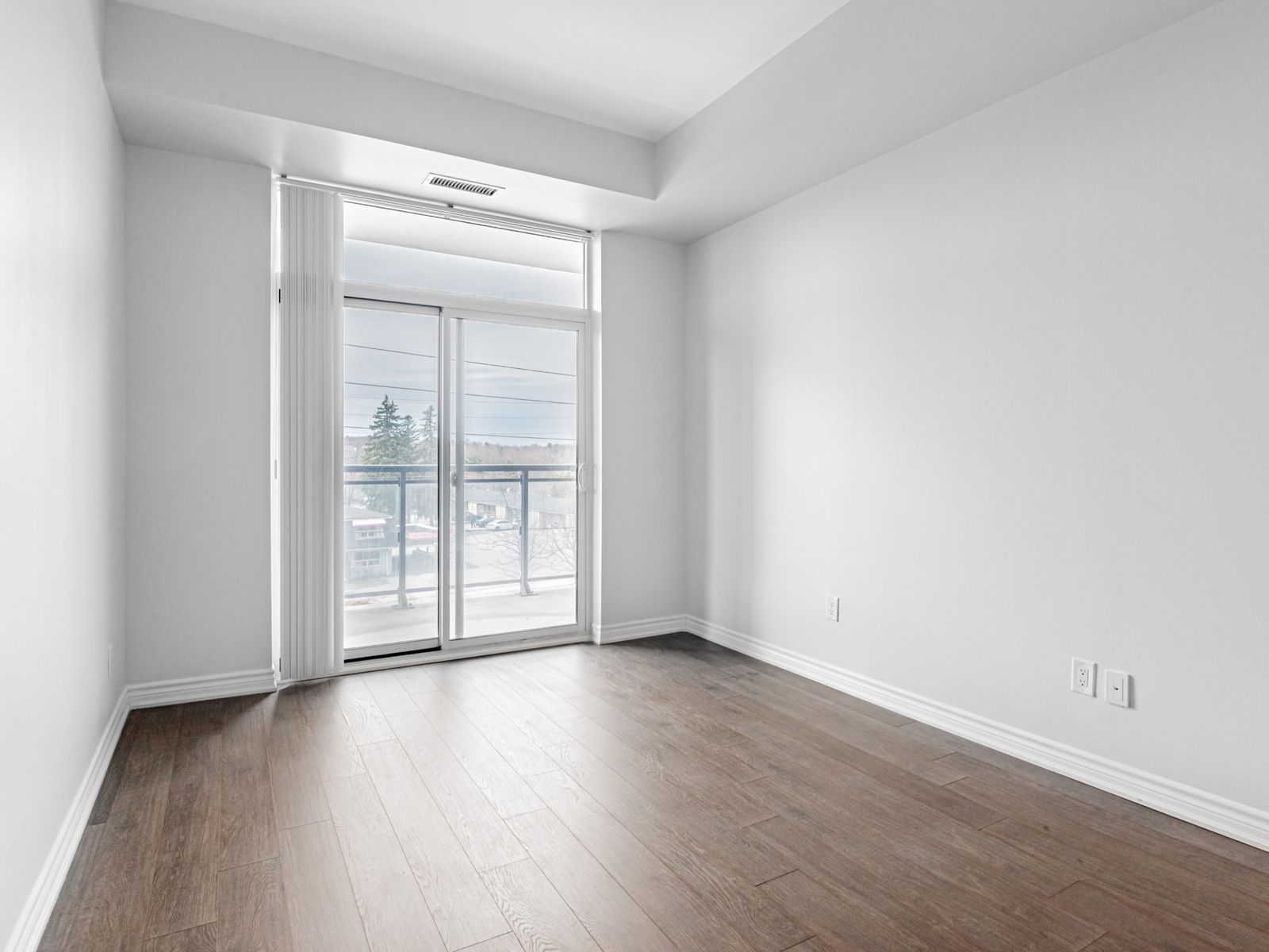 11611 Yonge Street 517