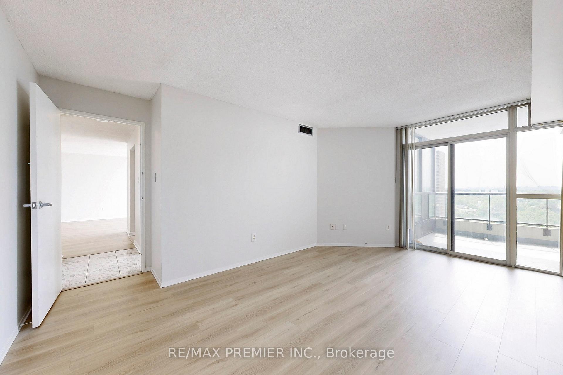 2 Bedrooms Condo at 3 Rowntree, Toronto For sale
