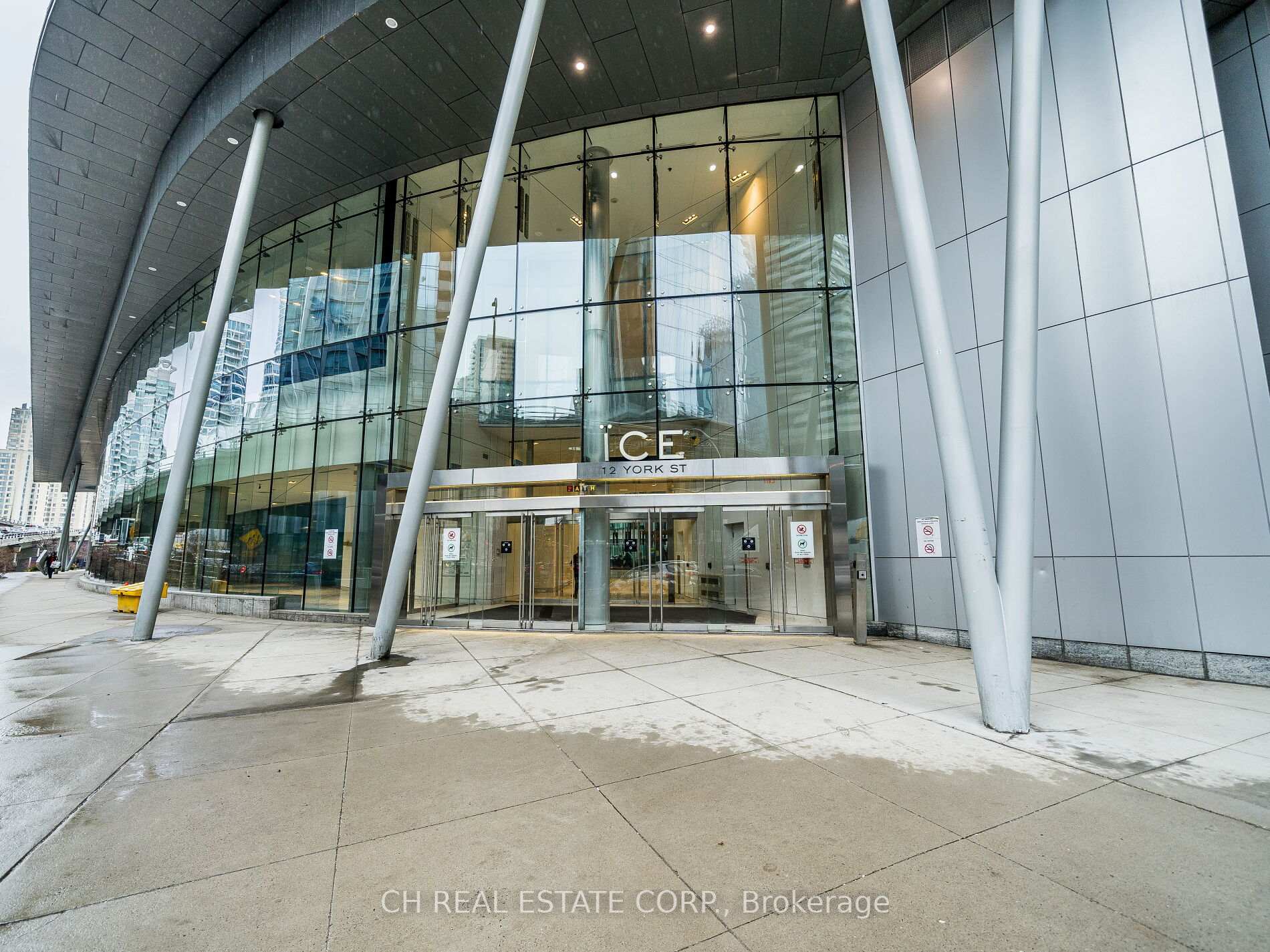 2 Bedrooms Condo at 12 York,  Toronto For sale