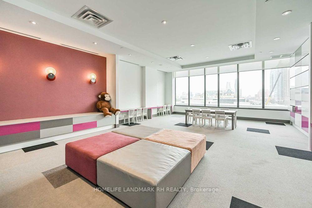 3 Bedrooms Condo at 510 Curran, Mississauga For sale