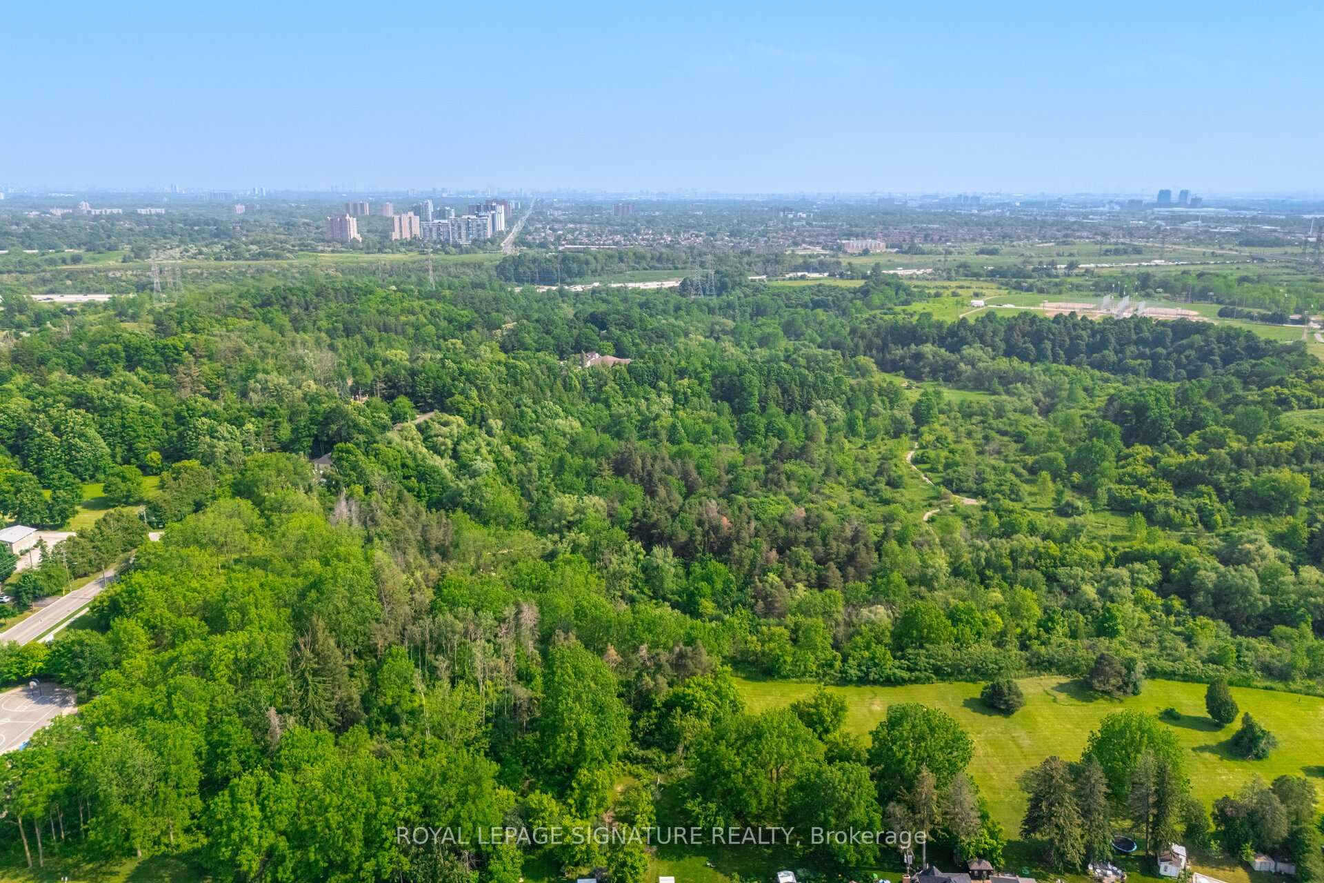 2 Bedrooms Condo at 5289 Highway 7, Vaughan For sale