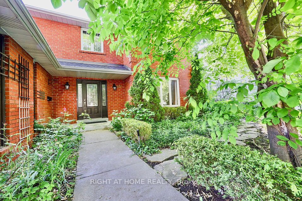 89 Yonge Boulevard, Toronto, ON M5M 3G8