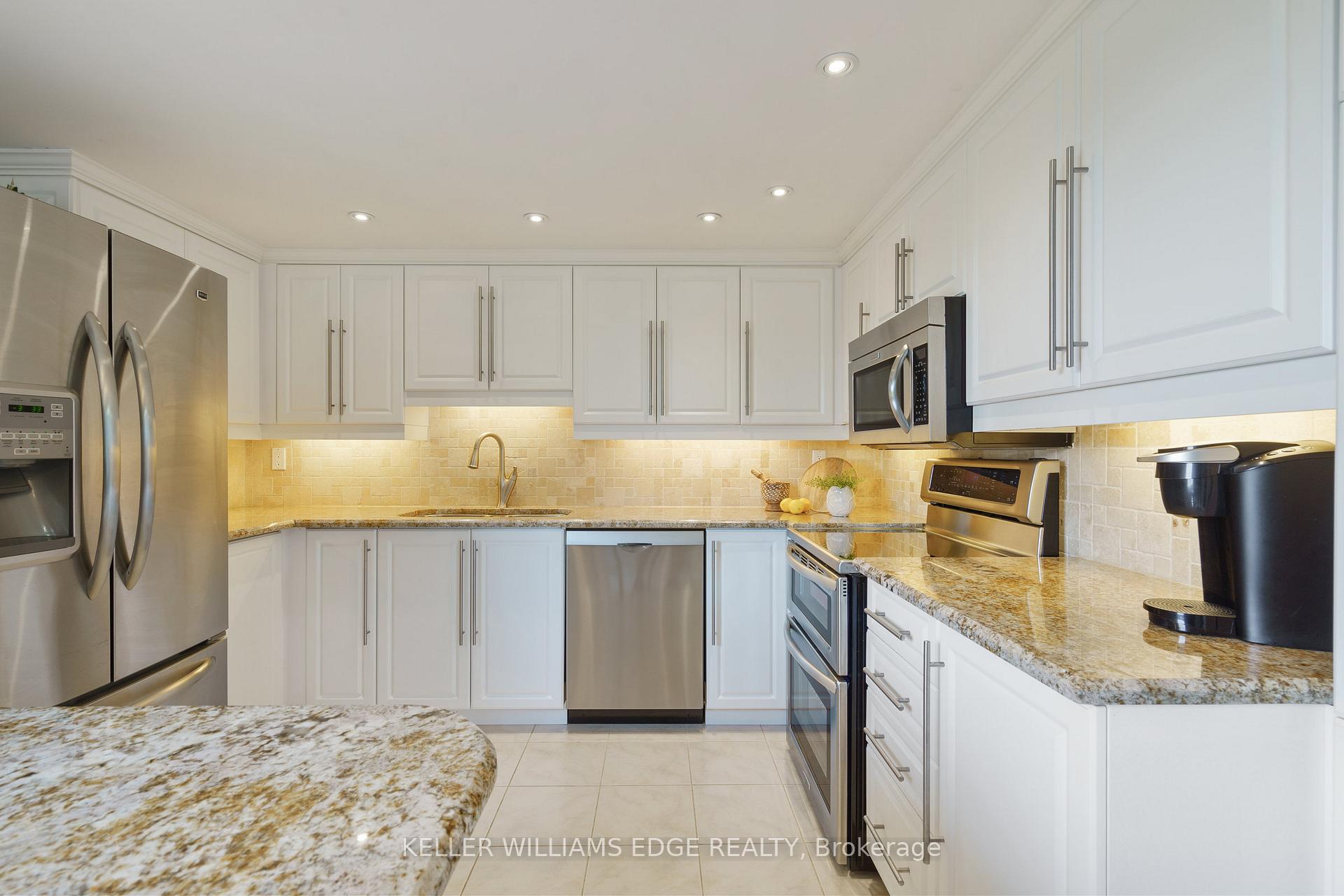 2 Bedrooms Condo at 5090 Pinedale, Burlington For sale