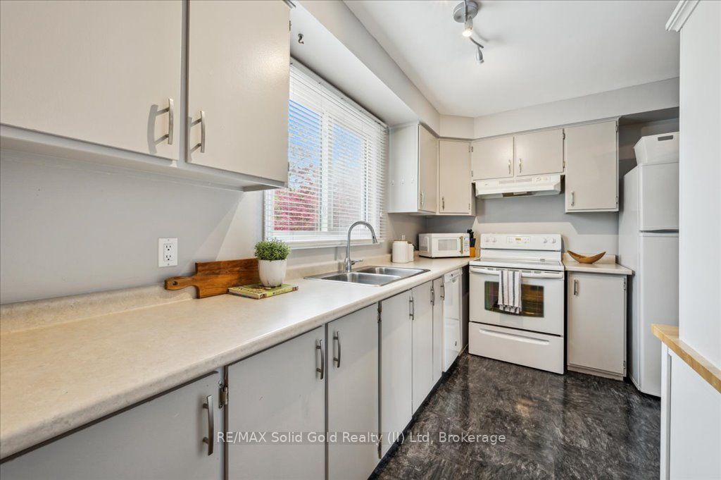 419 Bairstow Crescent, #3