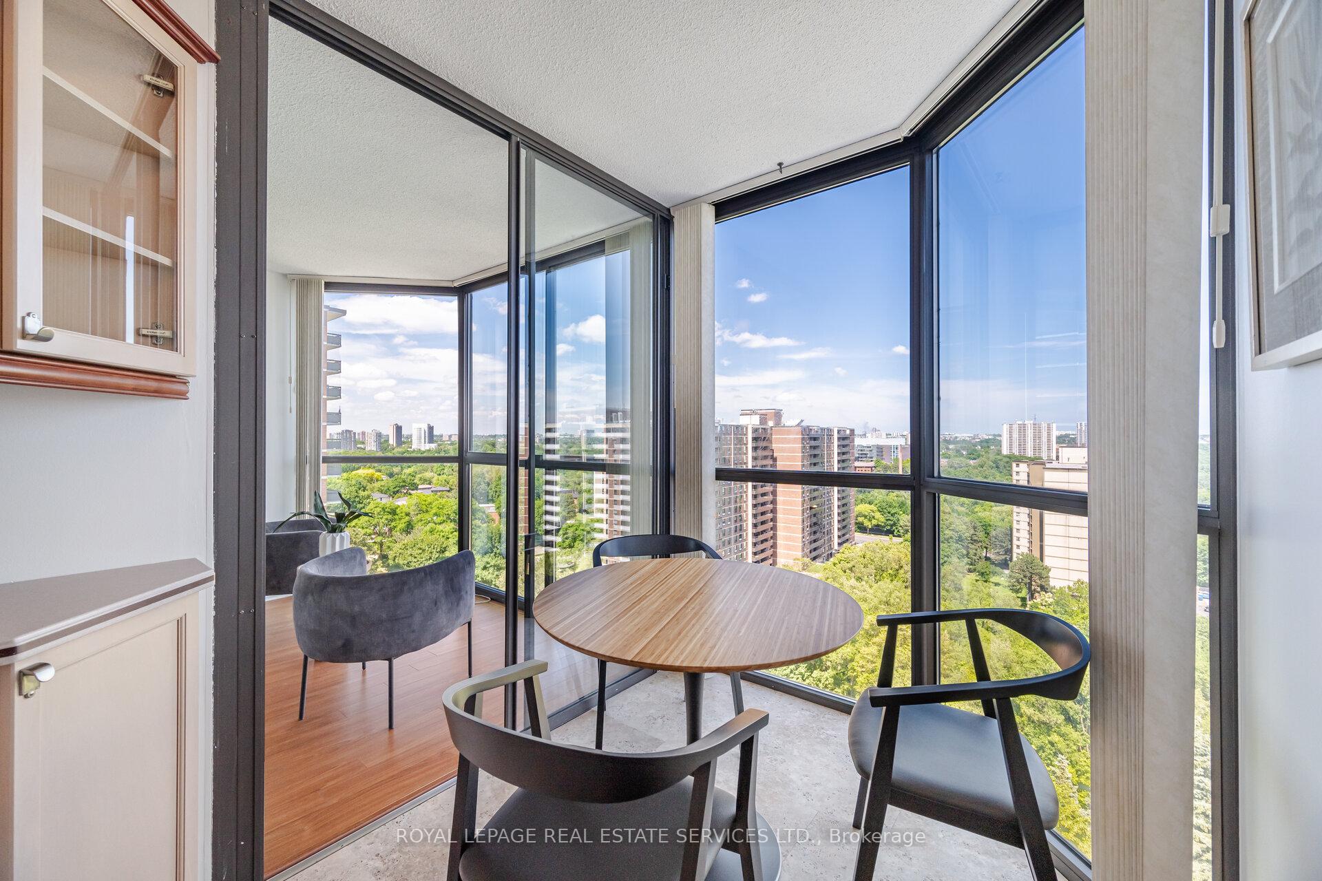 2 Bedrooms Condo at 40 Richview, Toronto For sale