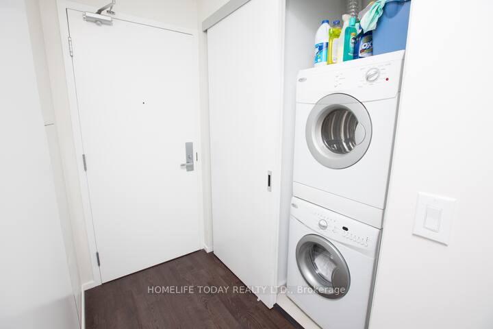 2 Bedrooms Condo at 8 Charlotte, Toronto For sale