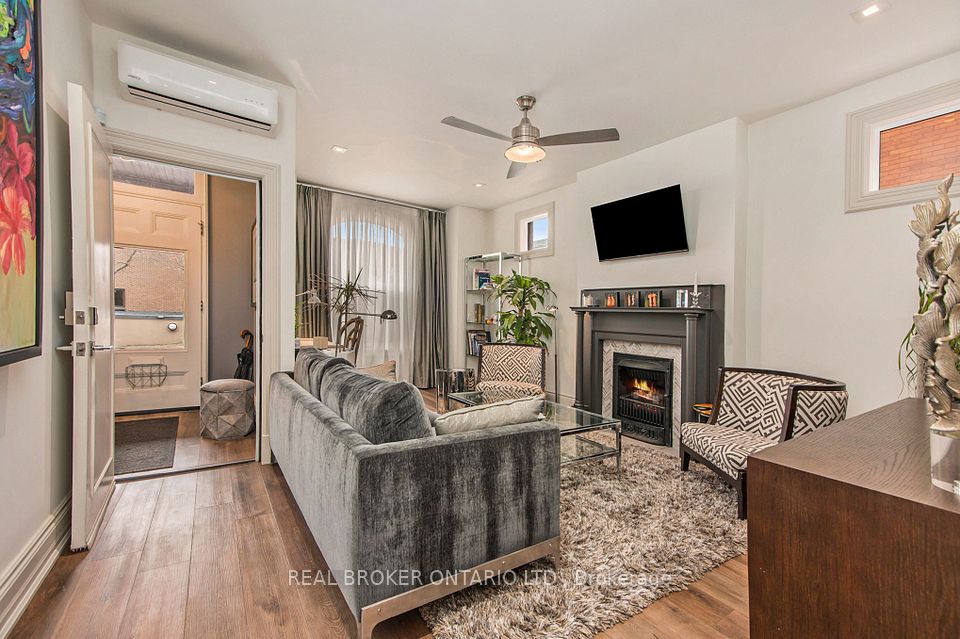 #B - 116 Cartier Street, OttawaCentre, ON K2P 1K5