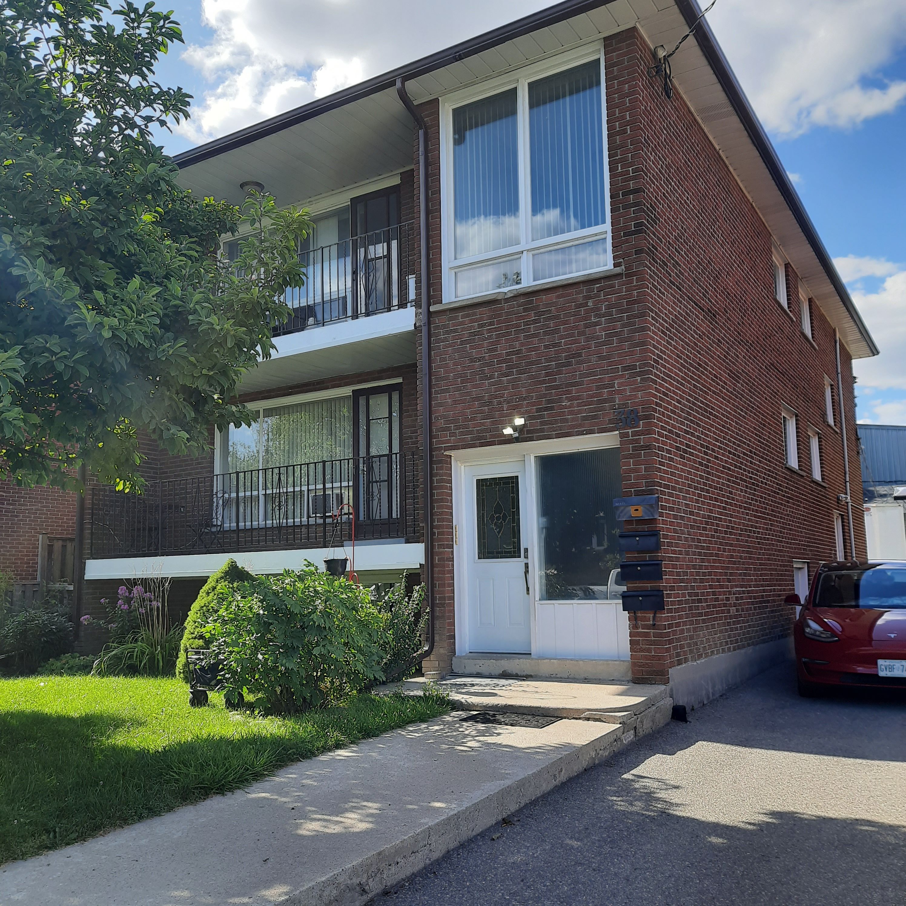 38 Vanevery Street Unit# 3 Toronto W06 Ontario M8V 1Y6