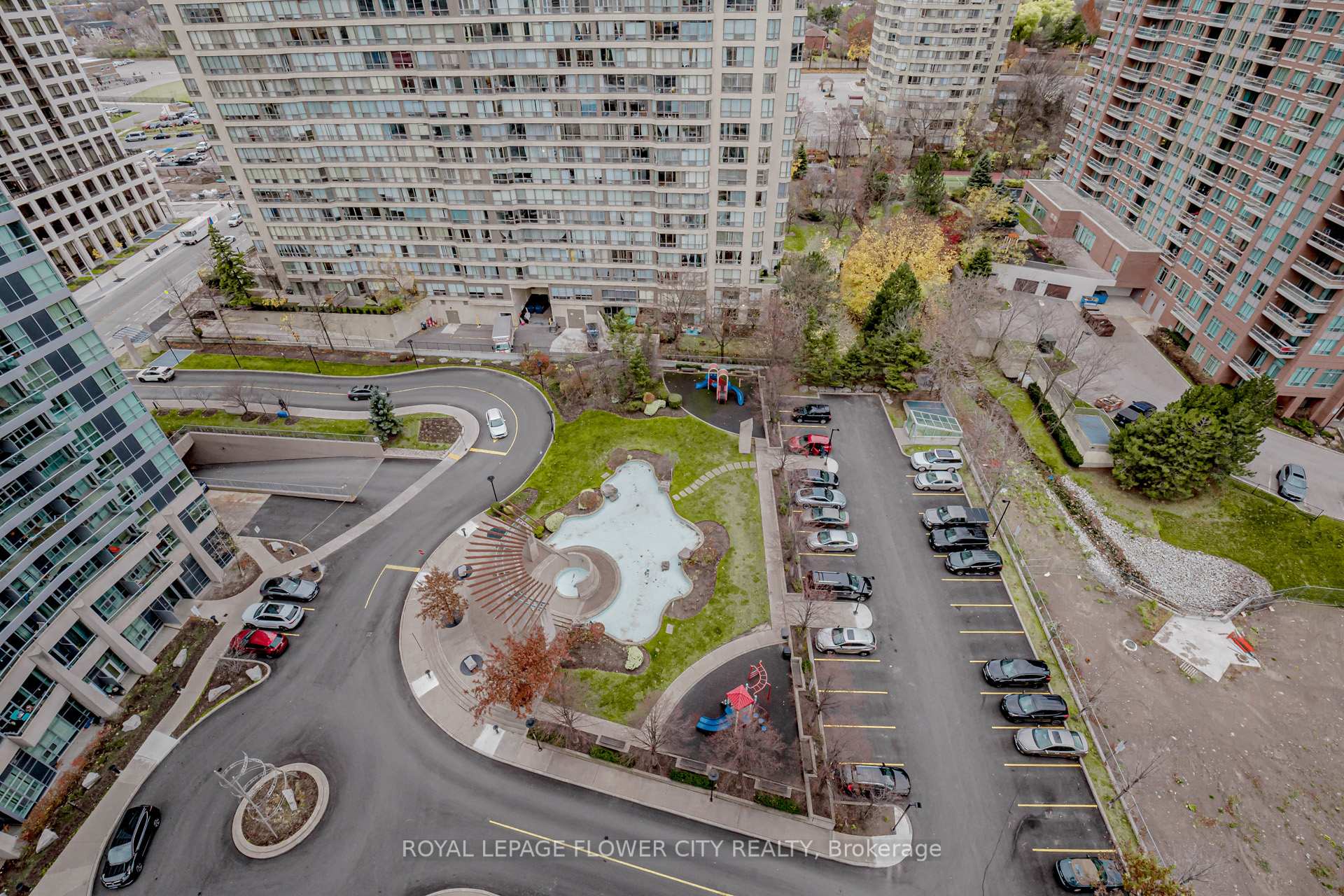 2 Bedrooms Condo at 1 Elm,  Mississauga For sale