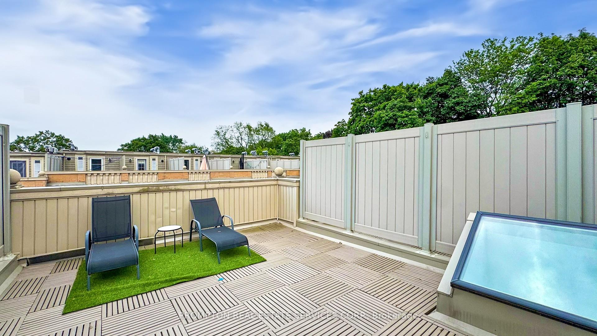 4 Bedrooms Condo at 30 Hargrave, Toronto For sale