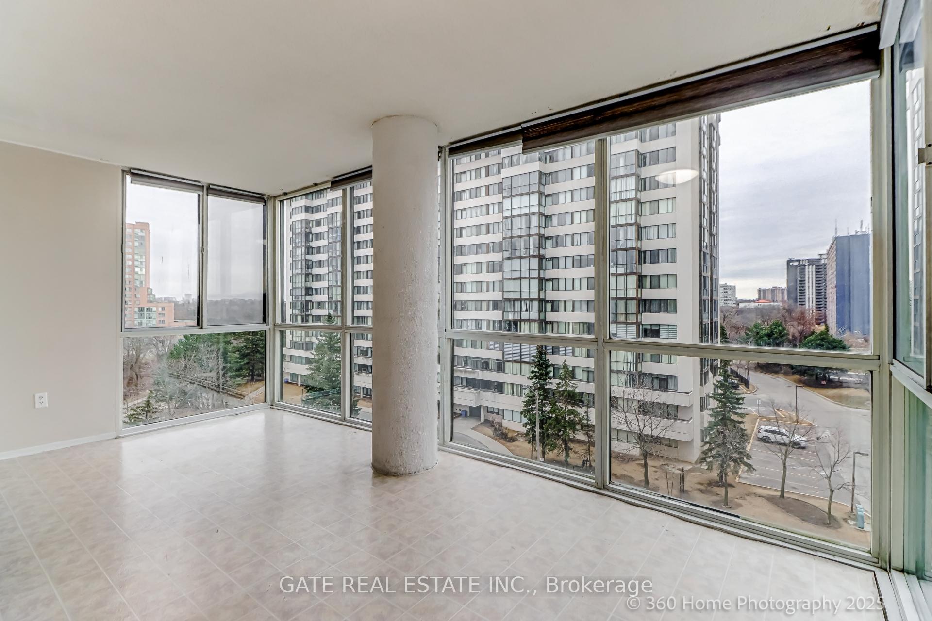 3 Bedrooms Condo at 10 Markbrook, Toronto For sale