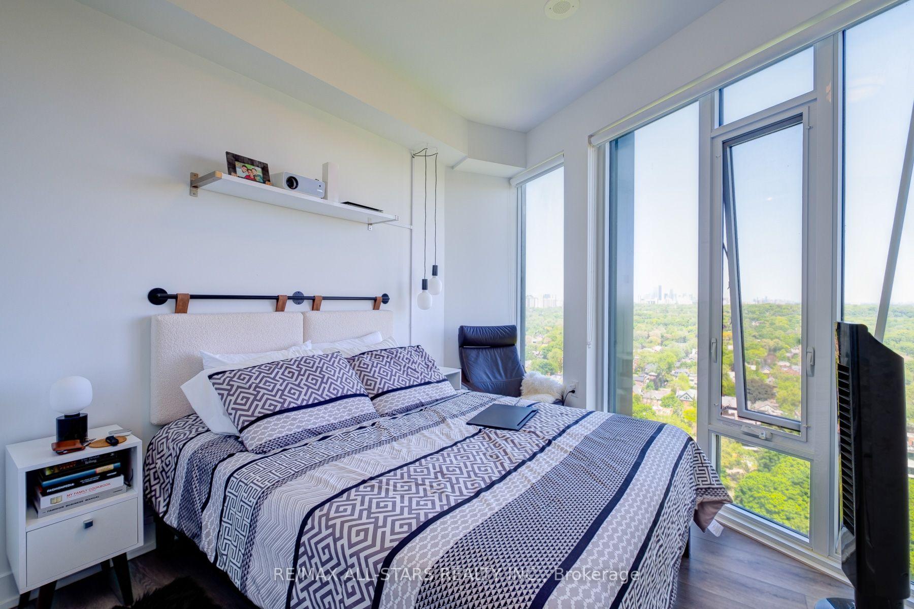 3 Bedrooms Condo at 575 Bloor, Toronto For sale