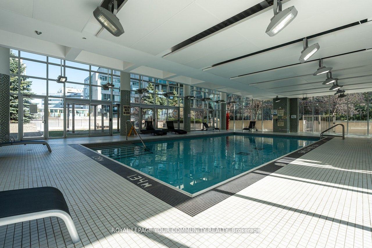 2 Bedrooms Condo at 225 Webb, Mississauga For sale