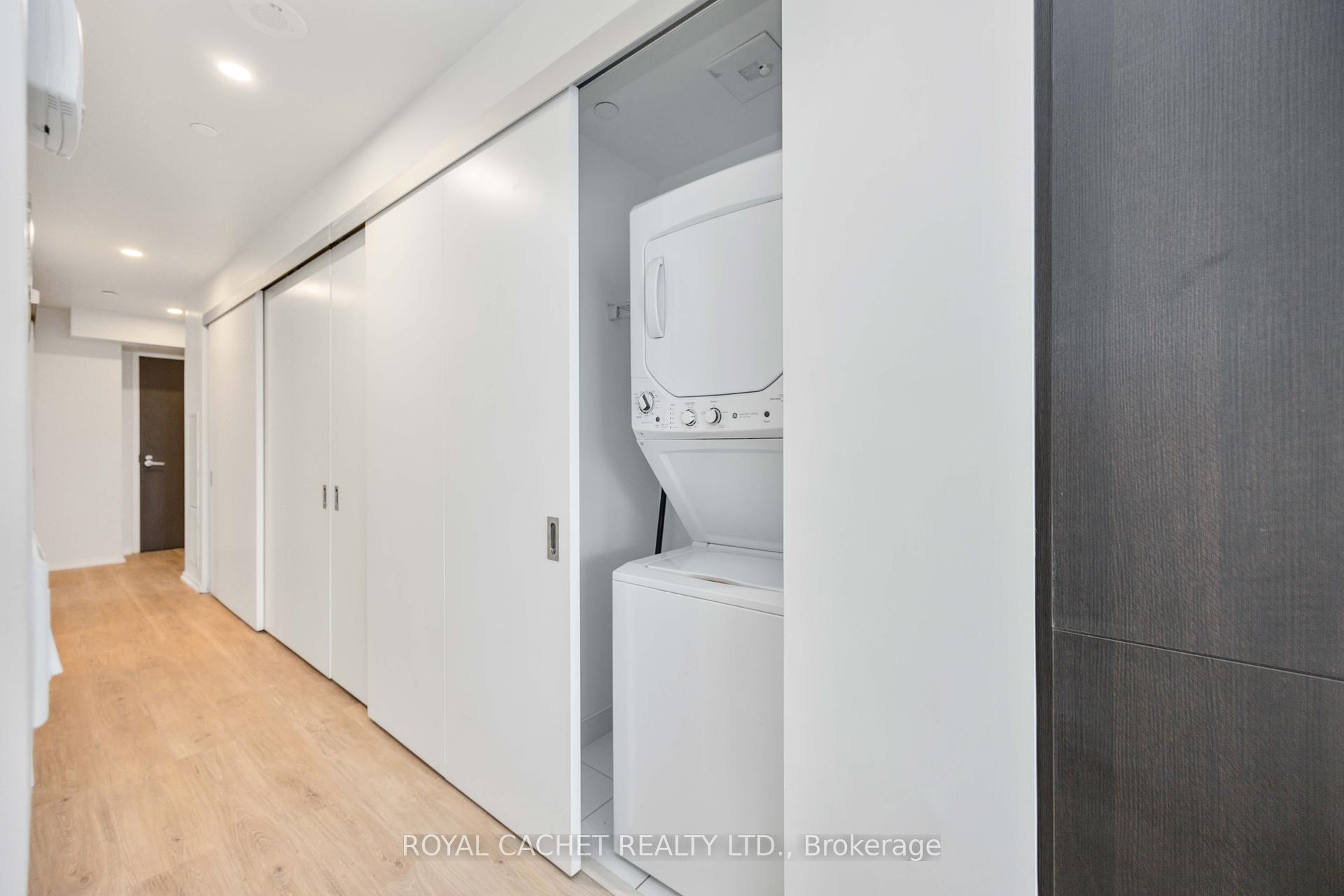 2 Bedrooms Condo at 197 Yonge,  Toronto For sale