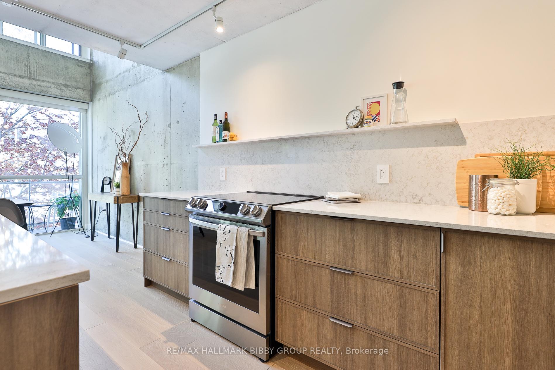 2 Bedrooms Condo at 954 King, Toronto For sale
