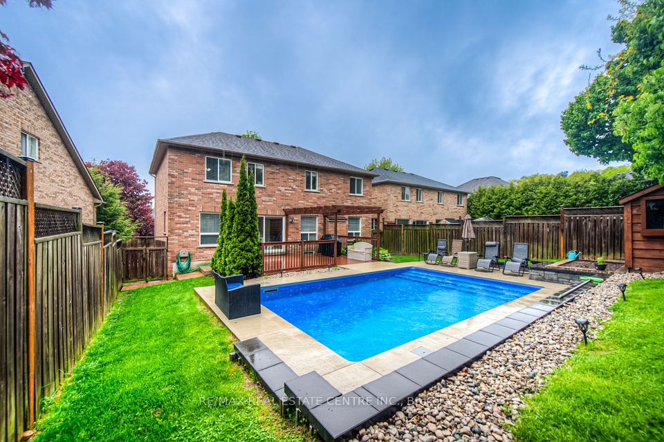 11 Anderson Court, Hamilton, ON L9G 4Z7