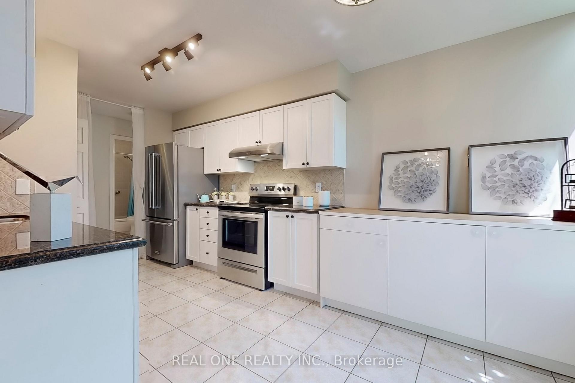 2 Bedrooms Condo at 8 Covington, Toronto For sale