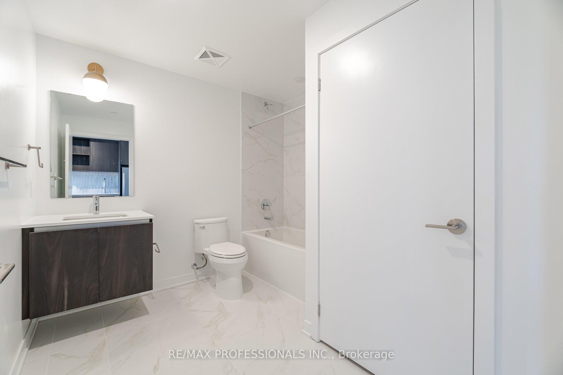 1 Bedroom Condo at 395 Dundas,  Oakville For sale