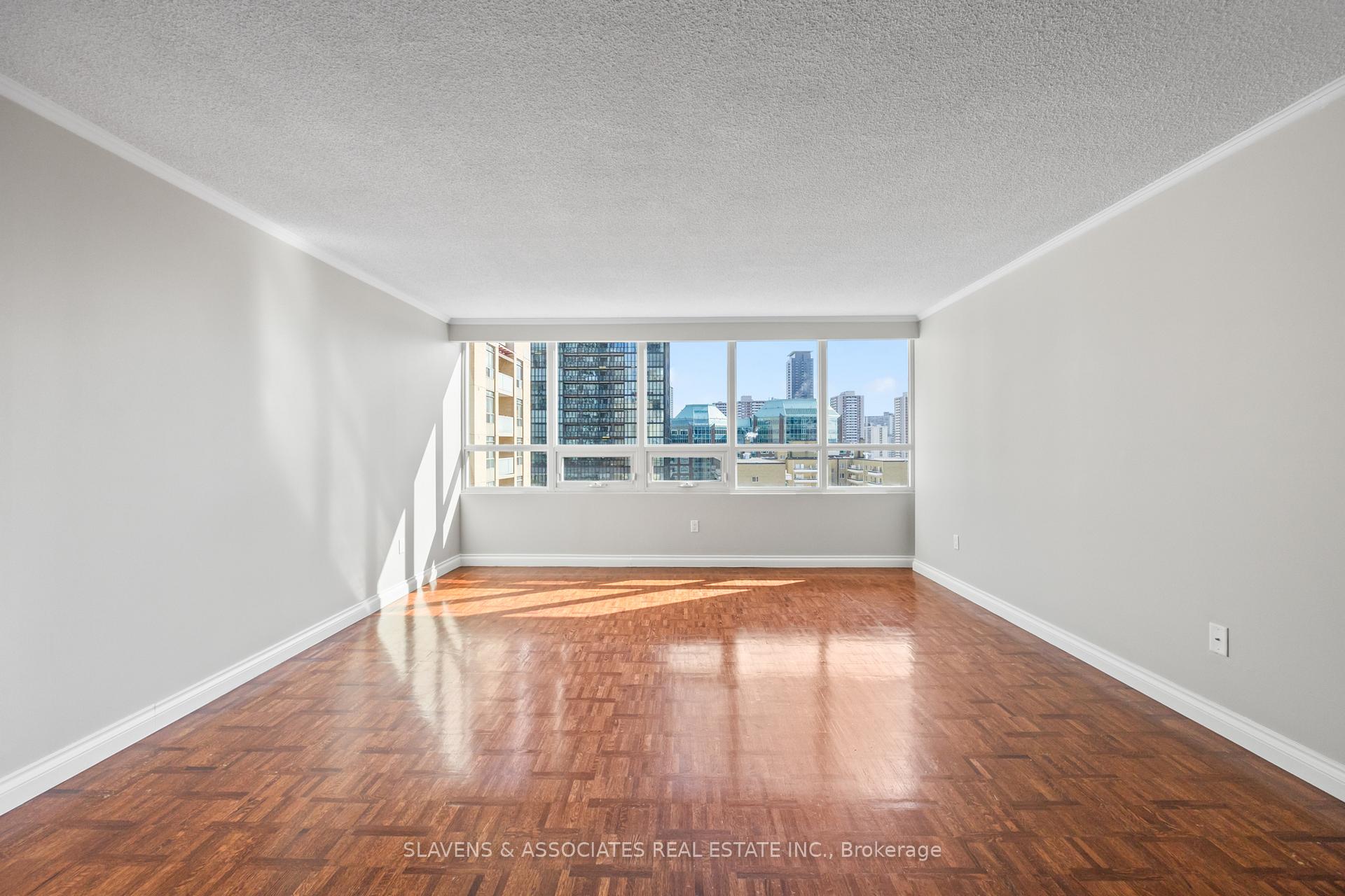 2 Bedrooms Condo at 71 Charles,  Toronto For sale