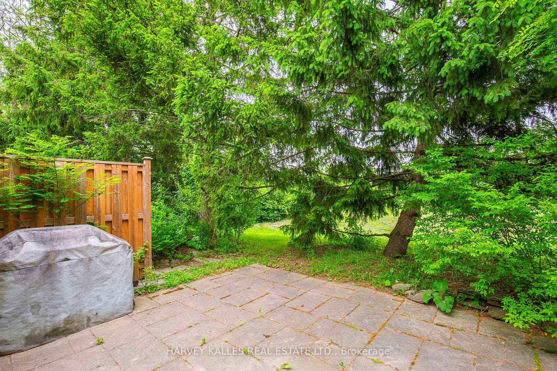 3 Bedrooms Condo at 2020 South Millway, Mississauga For sale