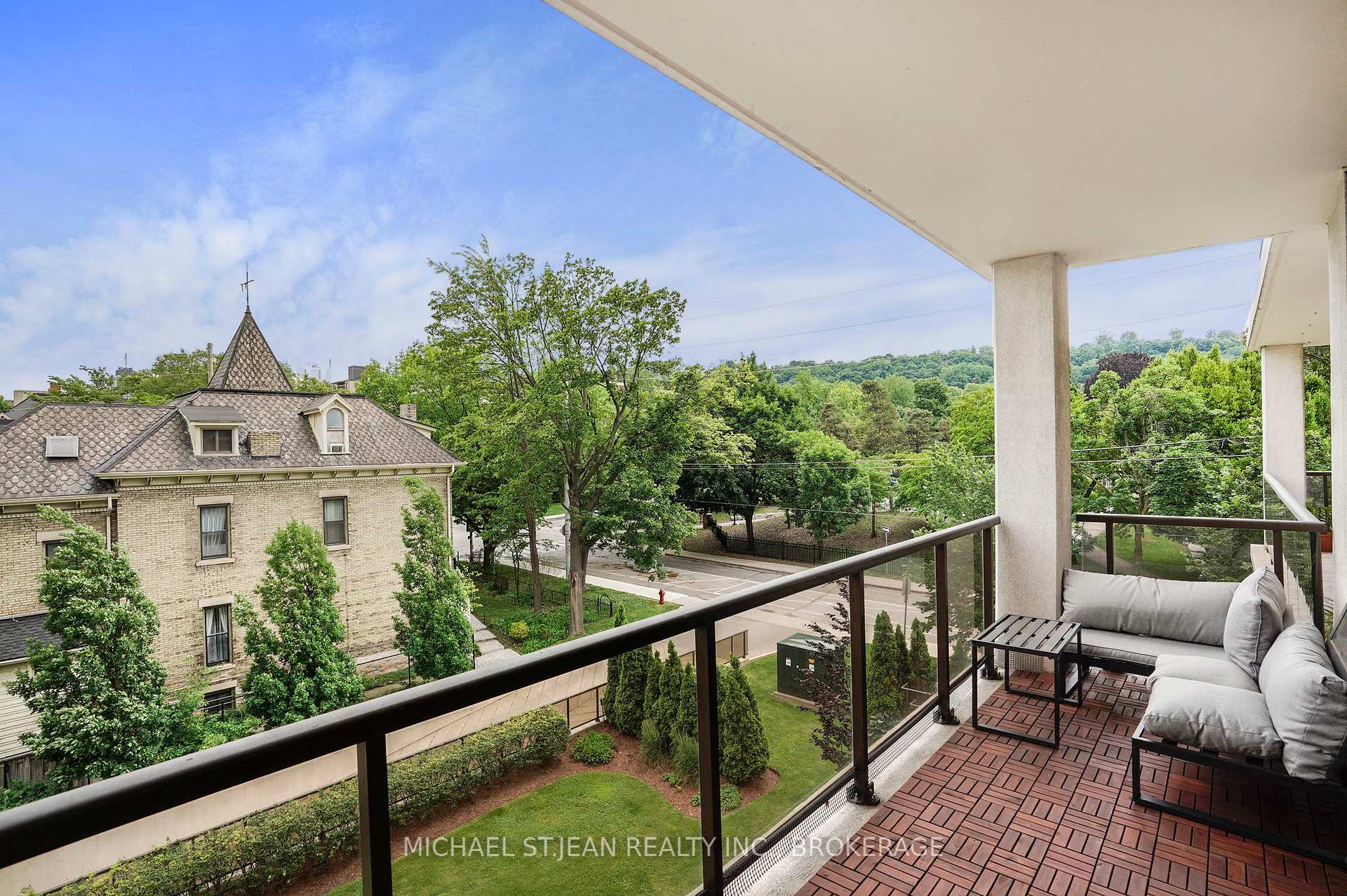 1 Bedroom Condo at 90 Charlton, Hamilton For sale