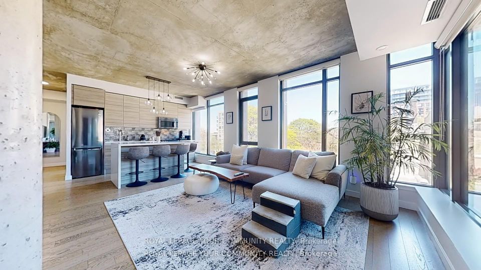 111 Bathurst
