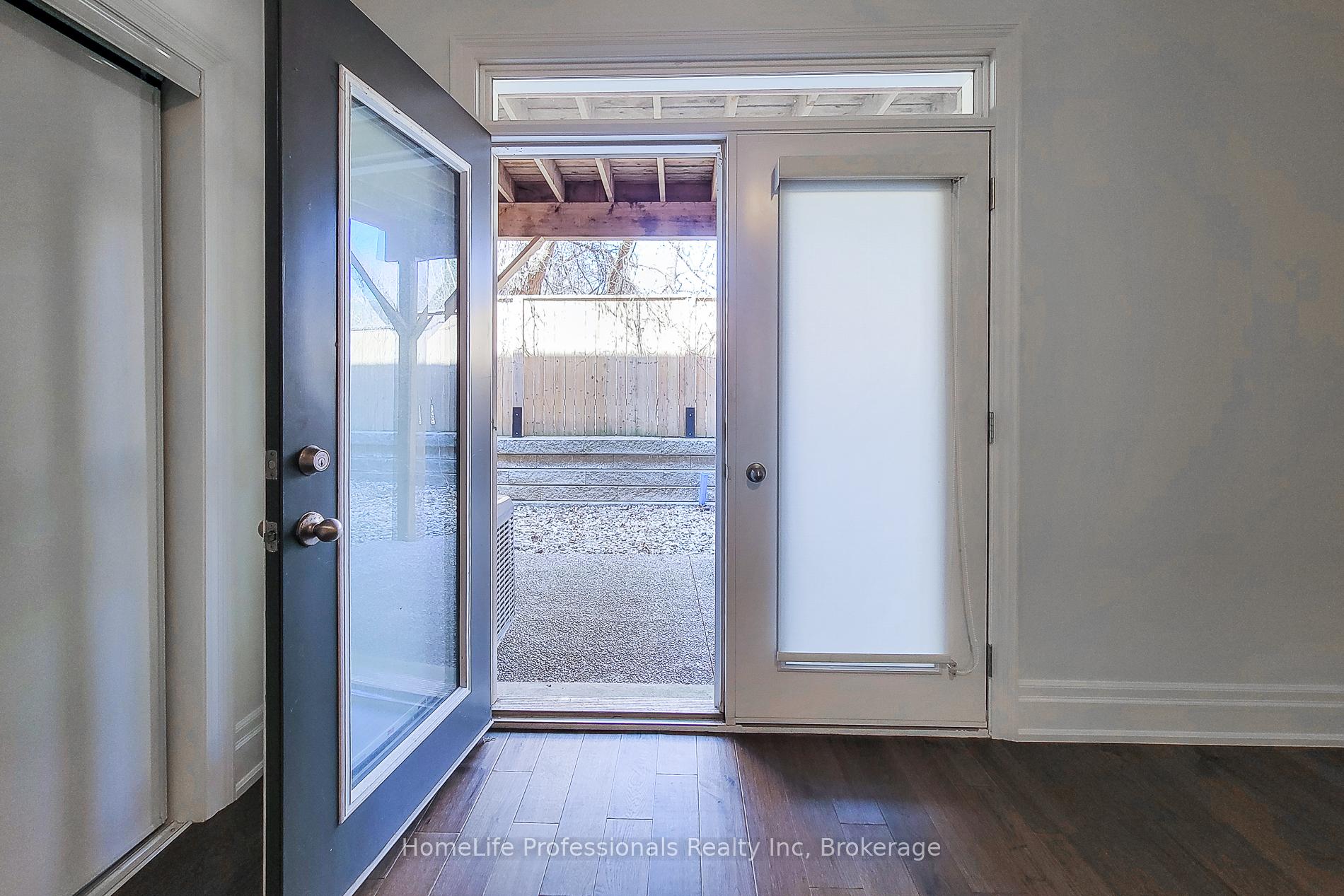 3 Bedrooms Condo at 111 Wilson, Hamilton For sale