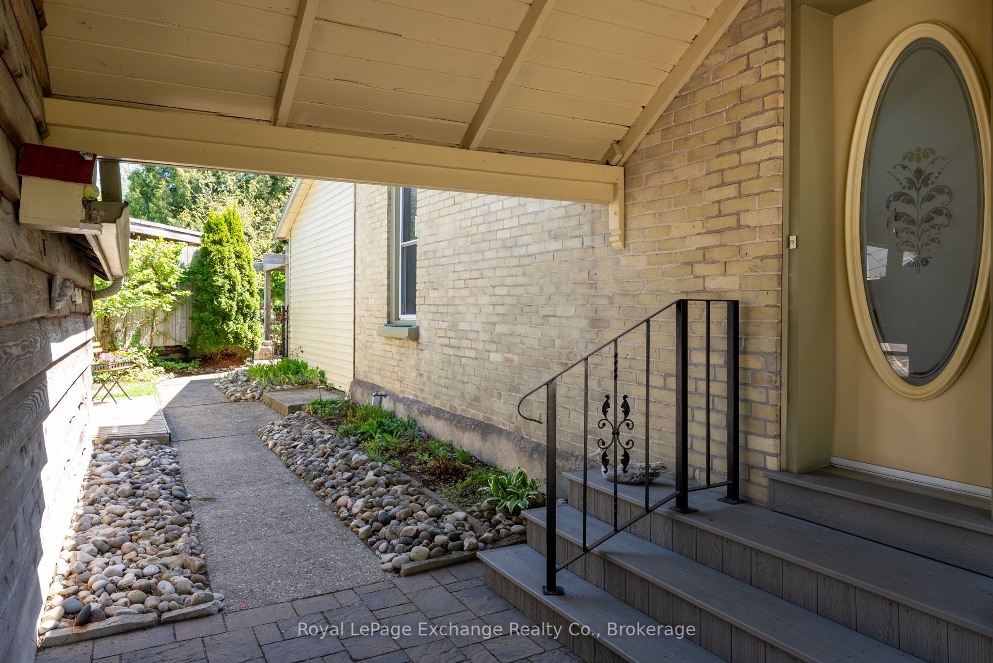 457 Penetangore Row S
