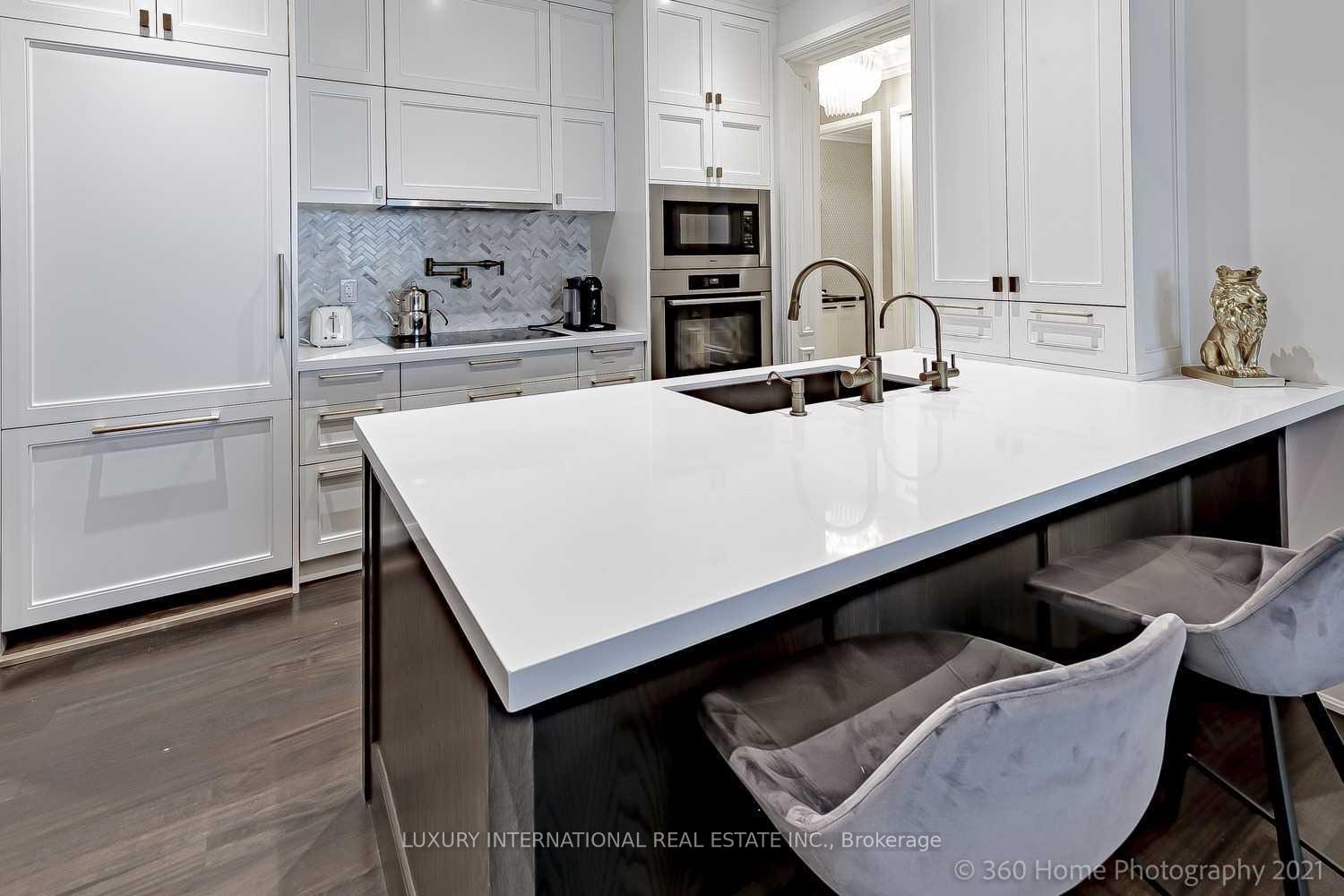 2 Bedrooms Condo at 311 Bay,  Toronto For sale