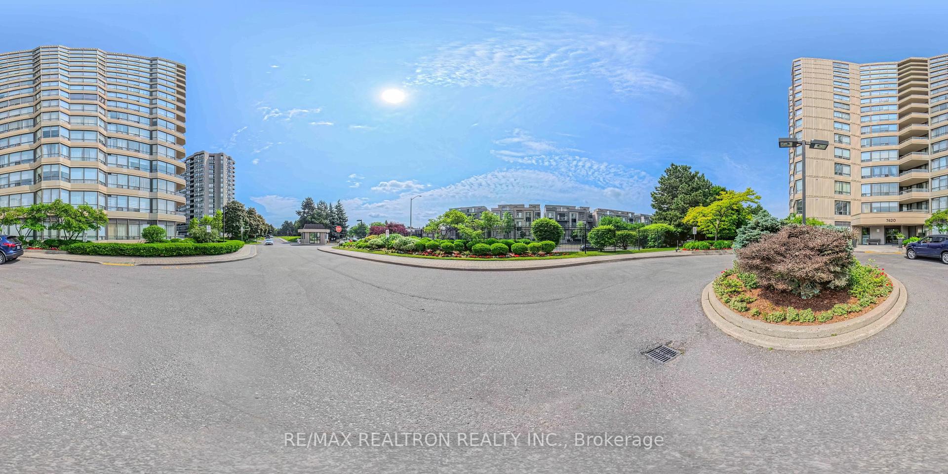 2 Bedrooms Condo at 7420 Bathurst, Vaughan For sale