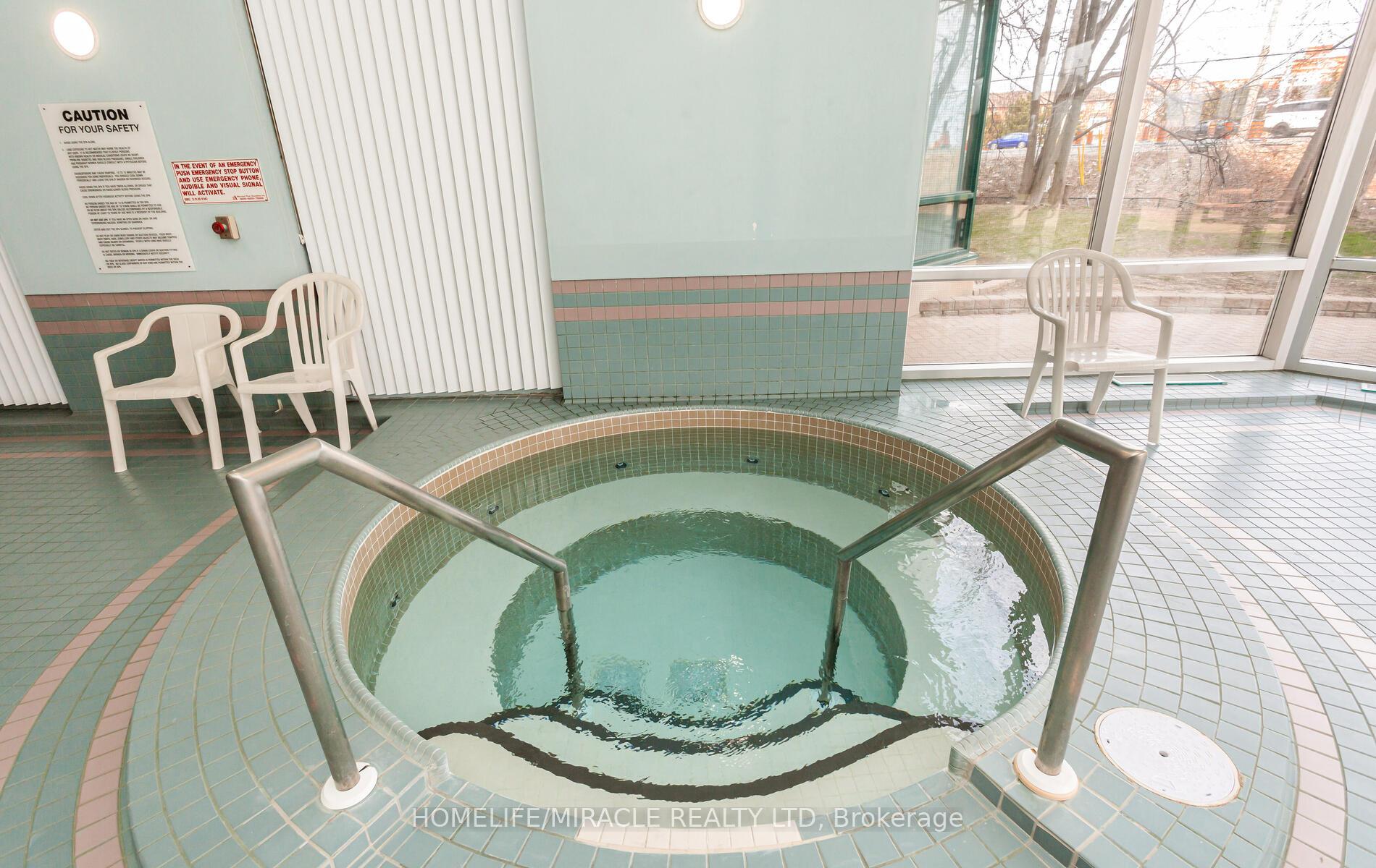3 Bedrooms Condo at 4450 Tucana, Mississauga For sale