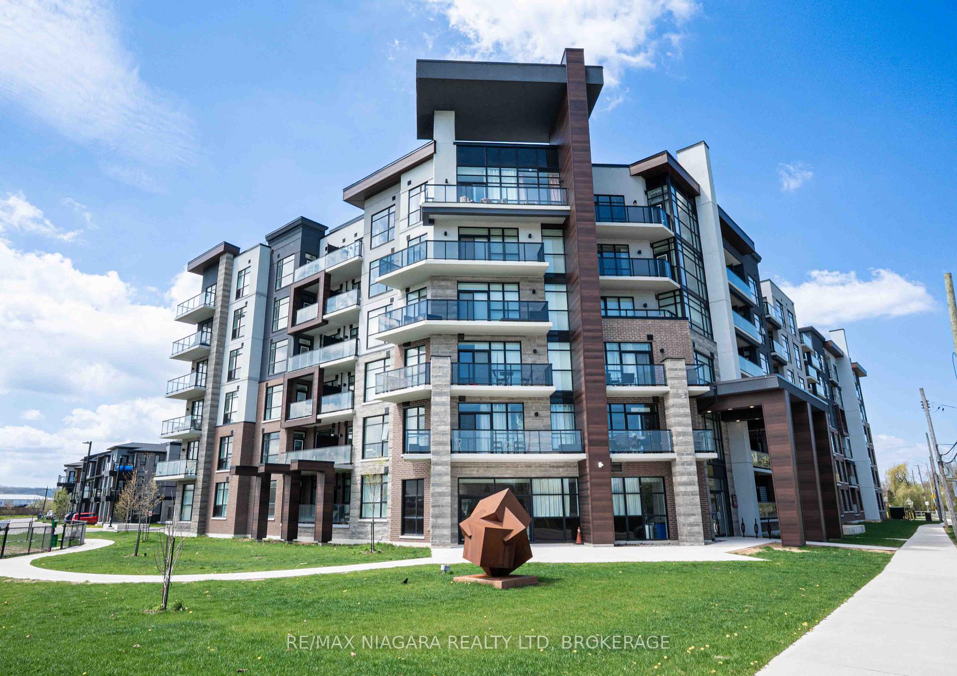 2 Bedrooms Condo at 600 North Service, Hamilton For sale