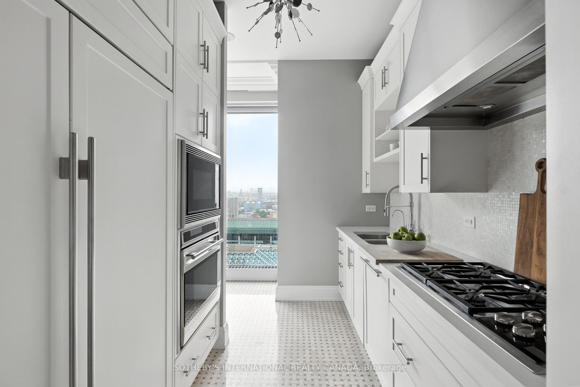 2 Bedrooms Condo at 183 Wellington, Toronto For sale