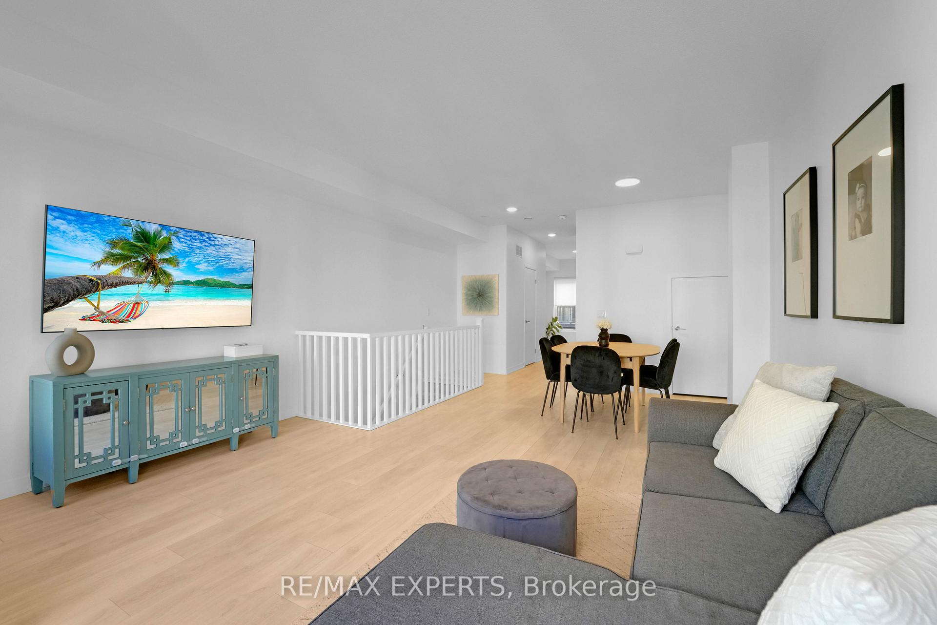3 Bedrooms Condo at 1095 Cooke,  Burlington For sale