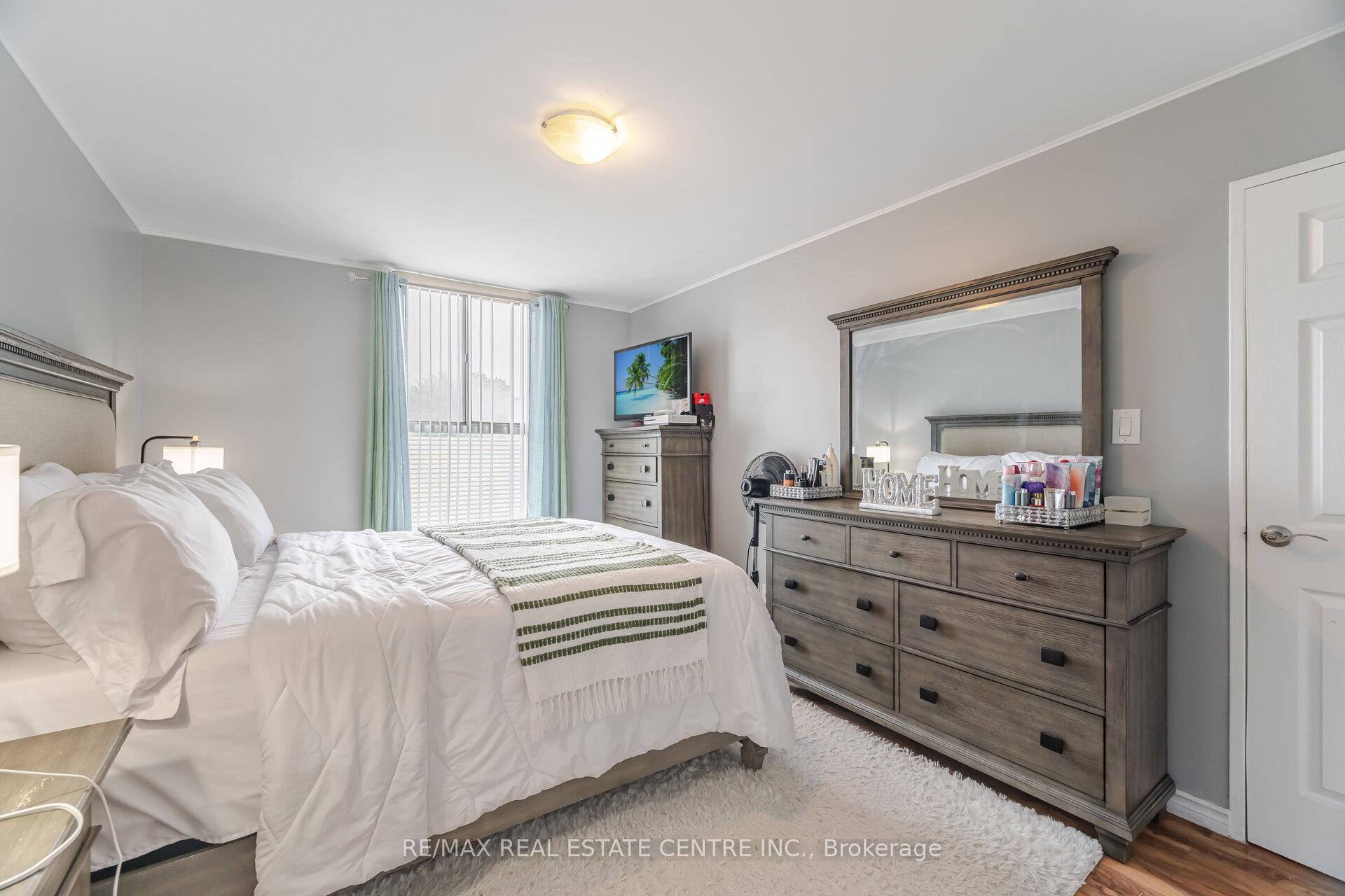 2 Bedrooms Condo at 2825 Islington, Toronto For sale